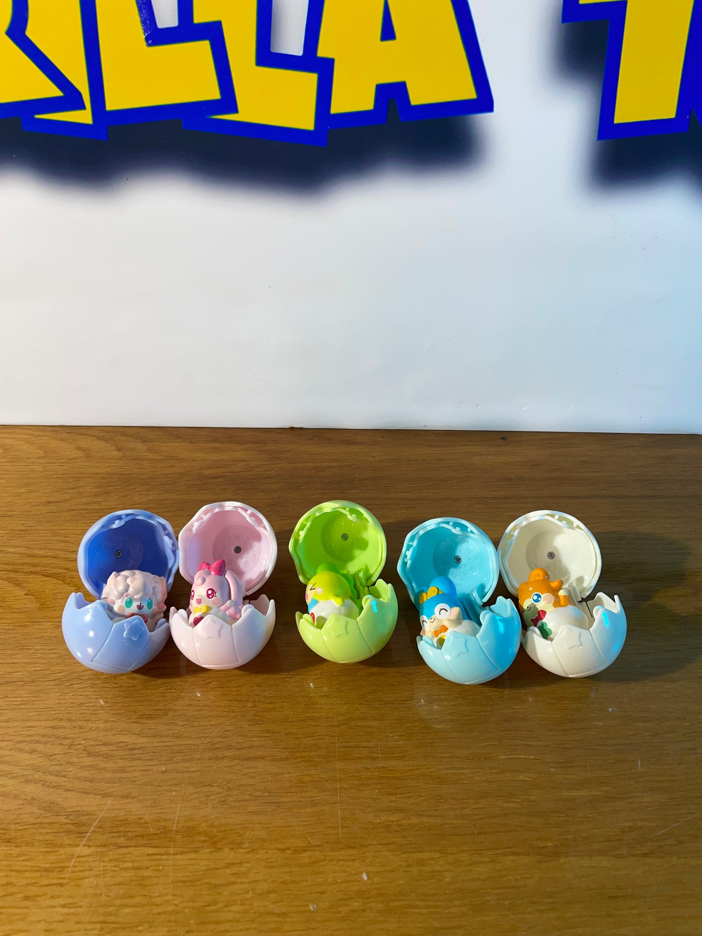 LOT 5 EGGS - Cocotoma Series Figures