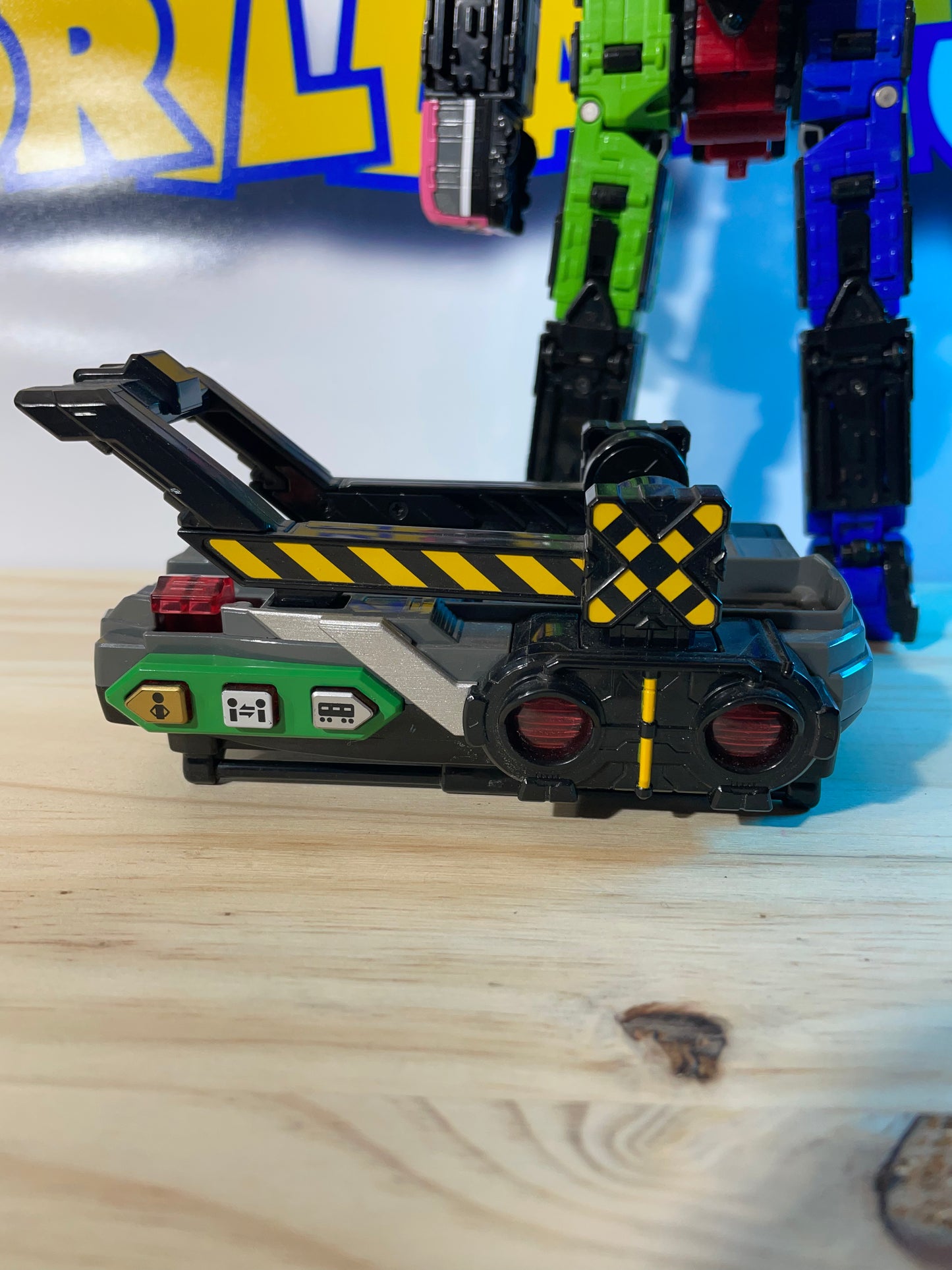 ToQger DX ToQ-Oh RESSHA TRAIN MEGAZORD + CHANGER - Power Rangers