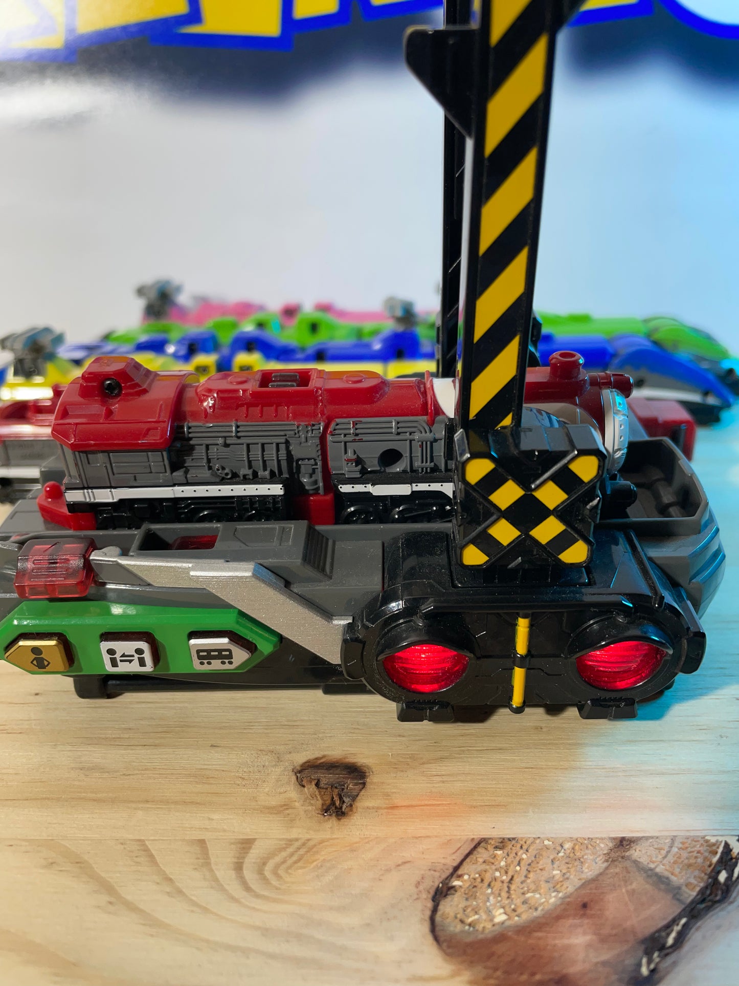 ToQger DX ToQ-Oh RESSHA TRAIN MEGAZORD + CHANGER - Power Rangers
