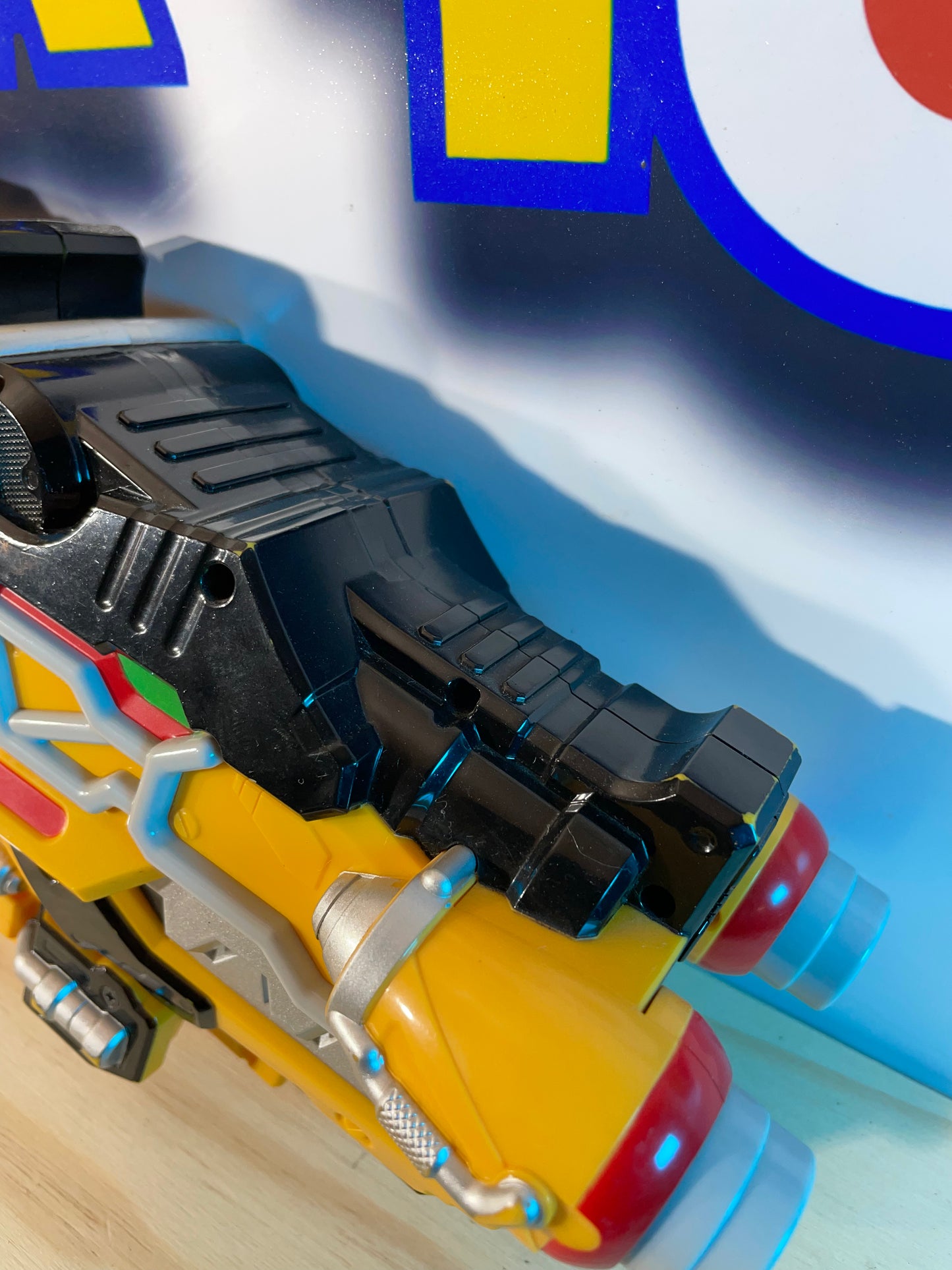 KYORYUGER DX T-REX GABURIVOLVER + 2x DINO CHARGE / ENERGEM - Power Rangers