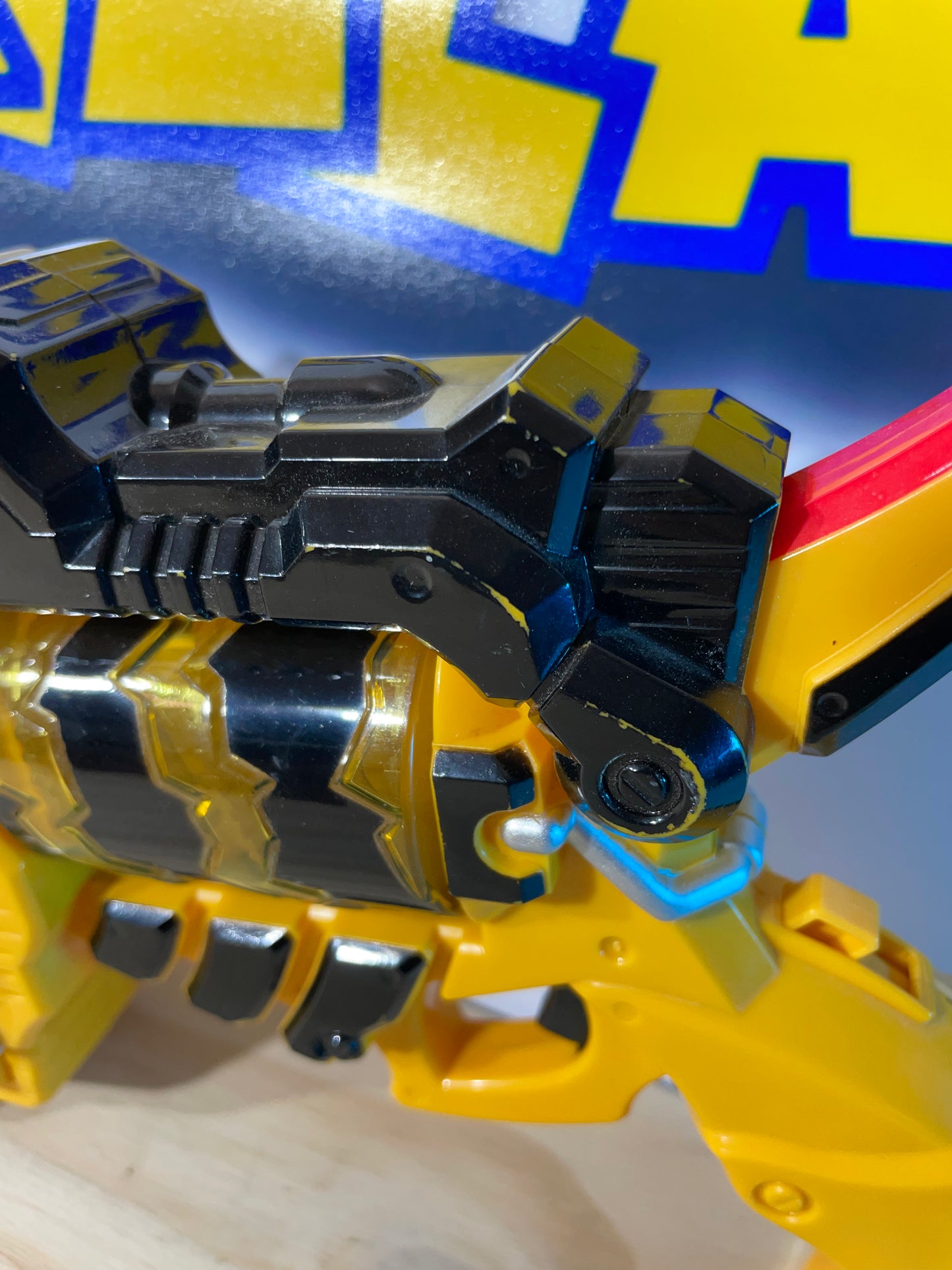 KYORYUGER DX T-REX GABURIVOLVER + 2x DINO CHARGE / ENERGEM - Power Rangers