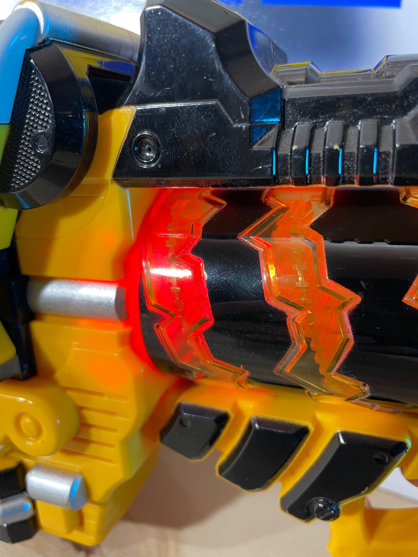 KYORYUGER DX T-REX GABURIVOLVER + 2x DINO CHARGE / ENERGEM - Power Rangers