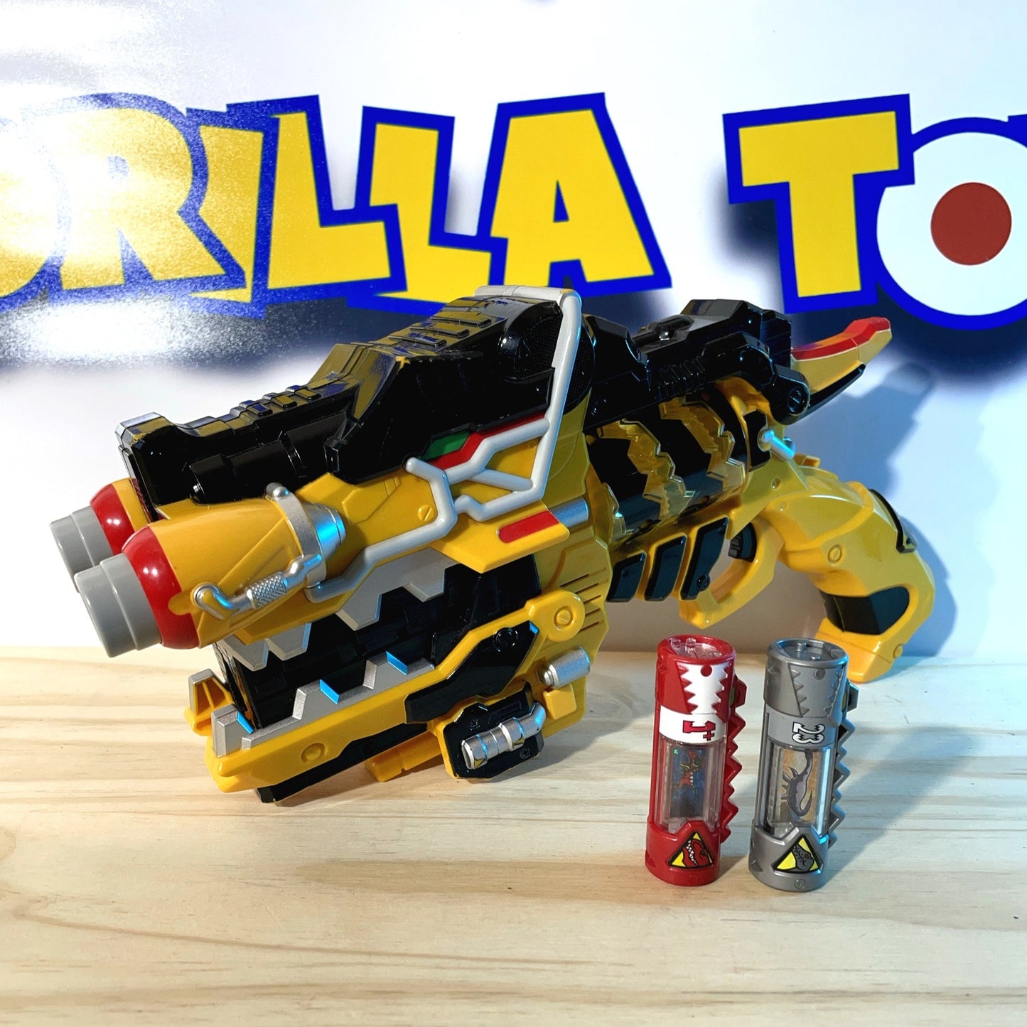 KYORYUGER DX T-REX GABURIVOLVER + 2x DINO CHARGE / ENERGEM - Power Rangers