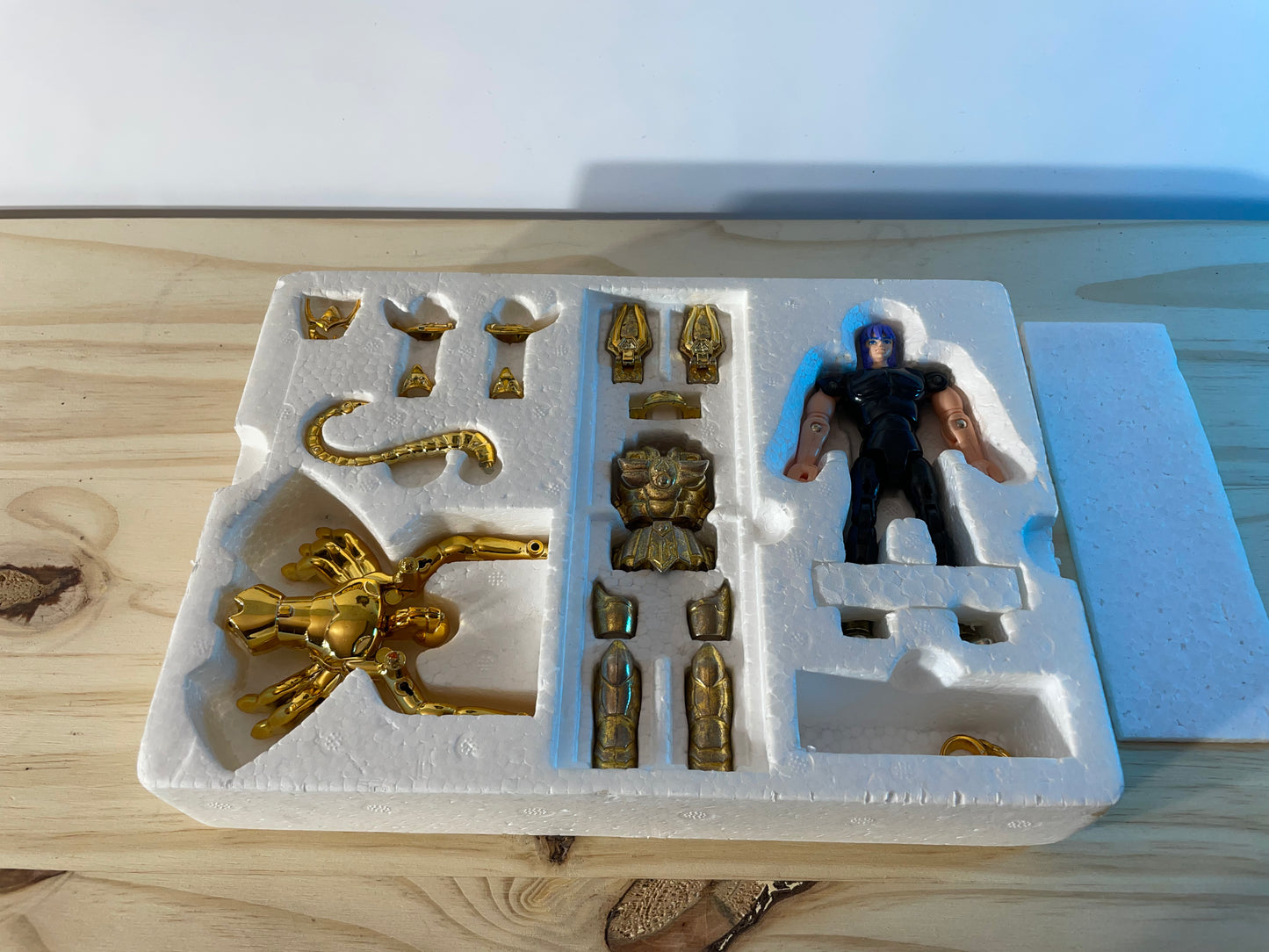 MILO - Chevalier d'or du scorpion (Saint Seiya)