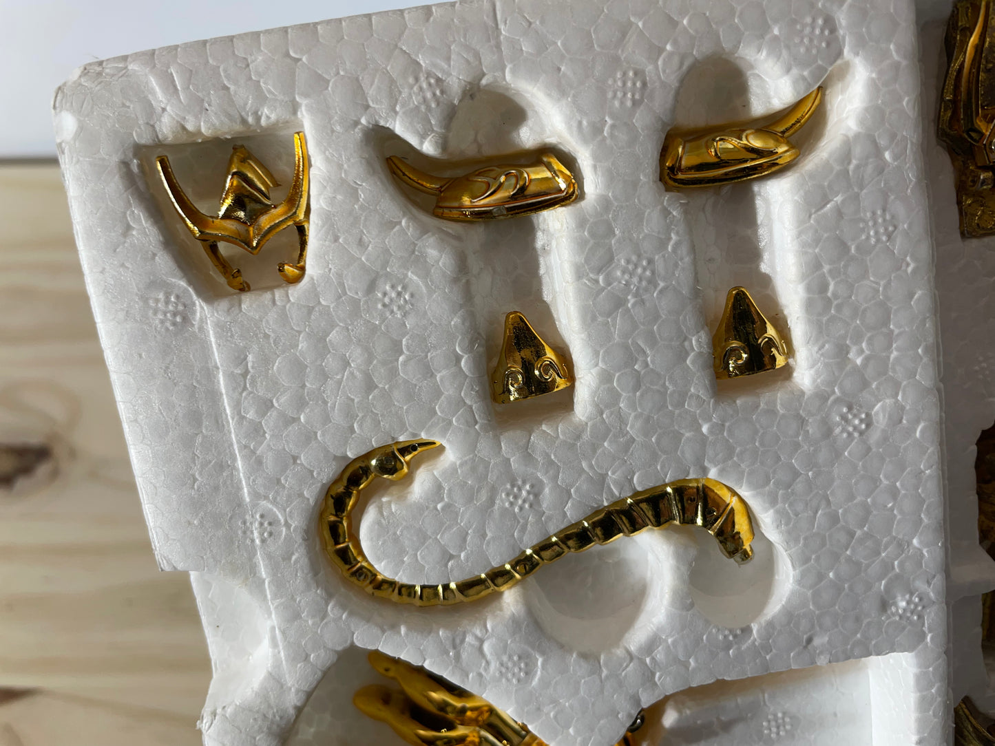 MILO - Chevalier d'or du scorpion (Saint Seiya)