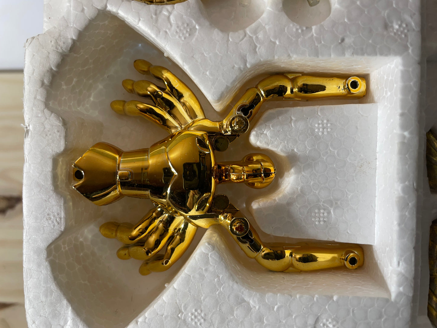 MILO - Chevalier d'or du scorpion (Saint Seiya)