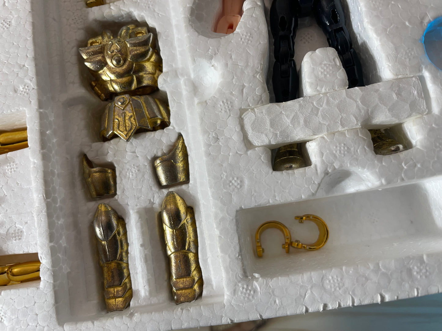 MILO - Chevalier d'or du scorpion (Saint Seiya)