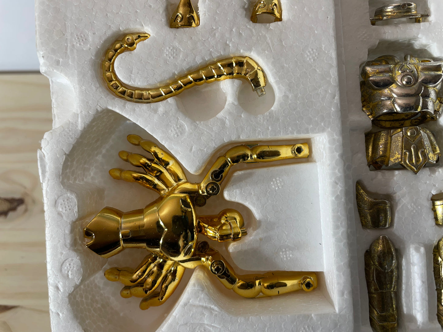 MILO - Chevalier d'or du scorpion (Saint Seiya)