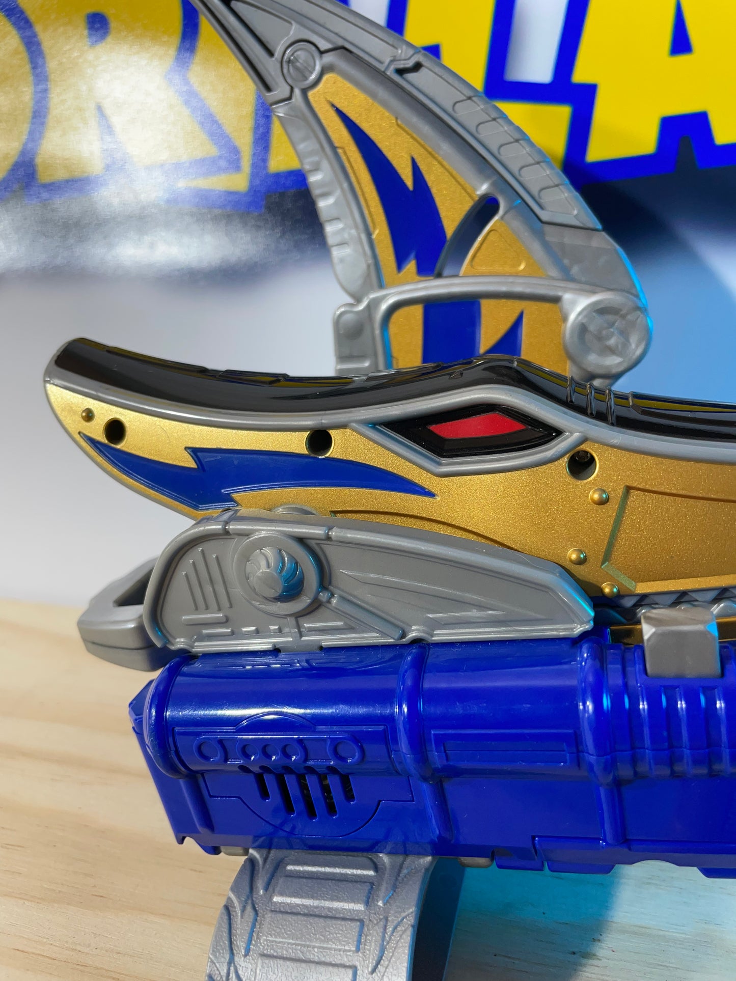 DX ZANDER THUNDER PTERA GOLD SHIELD - Dino Charge Kyoryuger - Power Rangers