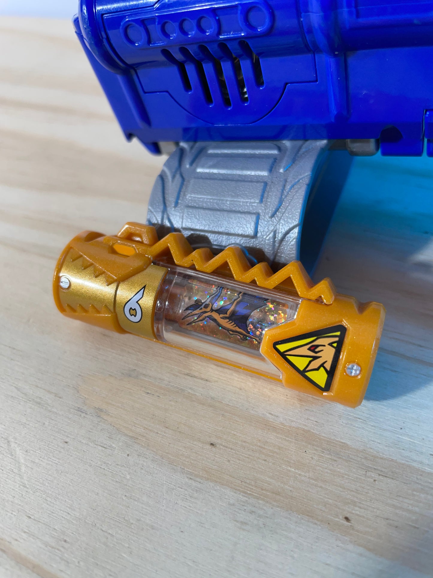DX ZANDER THUNDER PTERA GOLD SHIELD - Dino Charge Kyoryuger - Power Rangers