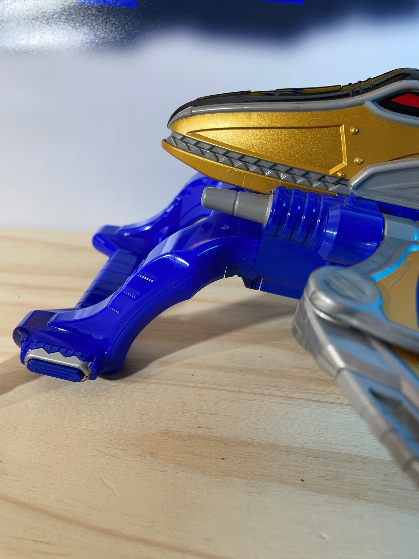 DX ZANDER THUNDER PTERA GOLD SHIELD - Dino Charge Kyoryuger - Power Rangers