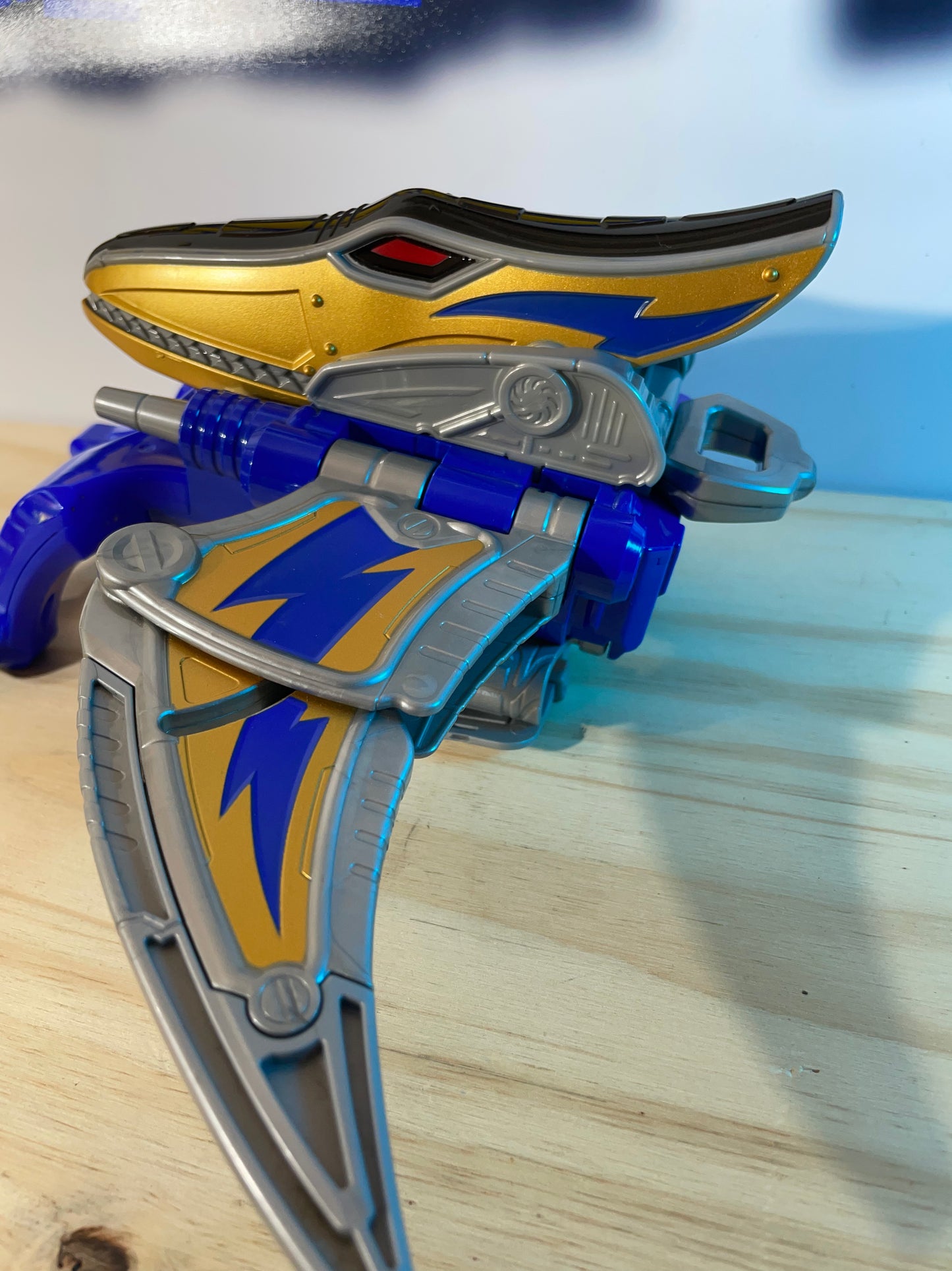 DX ZANDER THUNDER PTERA GOLD SHIELD - Dino Charge Kyoryuger - Power Rangers