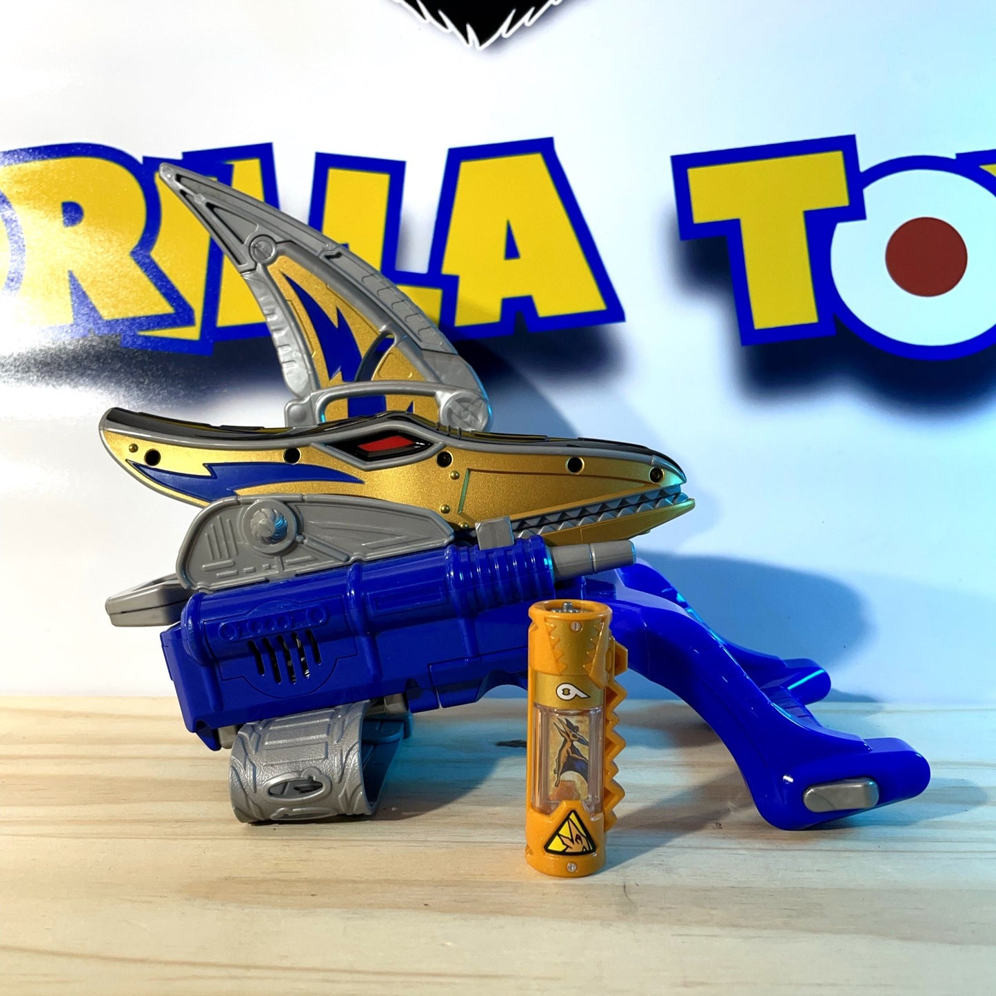 DX ZANDER THUNDER PTERA GOLD SHIELD - Dino Charge Kyoryuger - Power Rangers