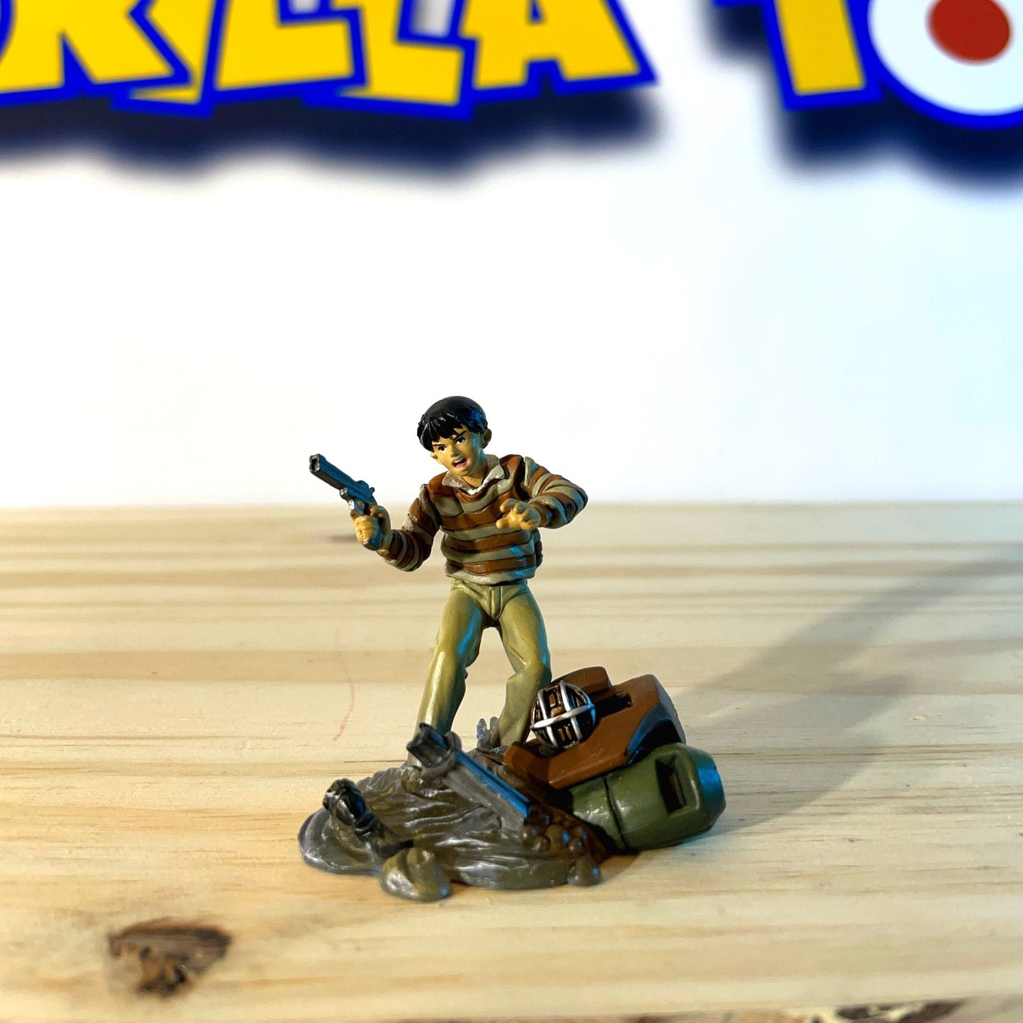 SHOTARO KANEDA with gun - Akira