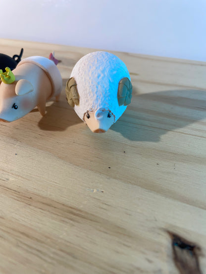 LOT 5 POOGIE PIG FIGURES (secret pig) - Monster Hunter