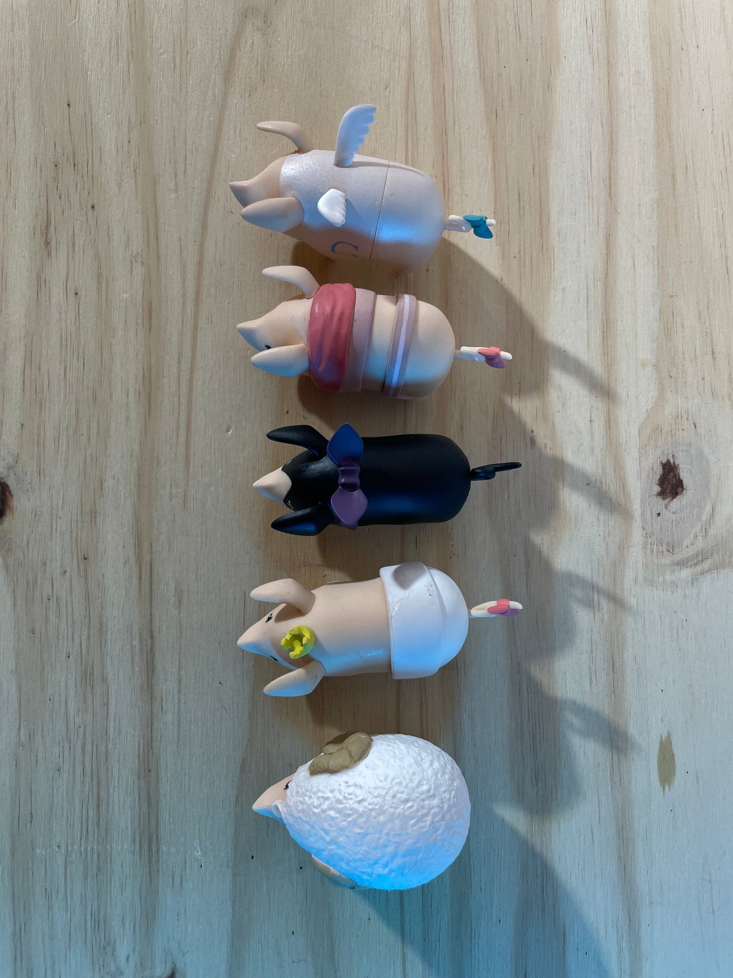 LOT 5 POOGIE PIG FIGURES (secret pig) - Monster Hunter
