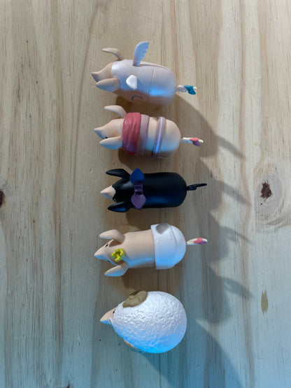 LOT 5 POOGIE PIG FIGURES (secret pig) - Monster Hunter