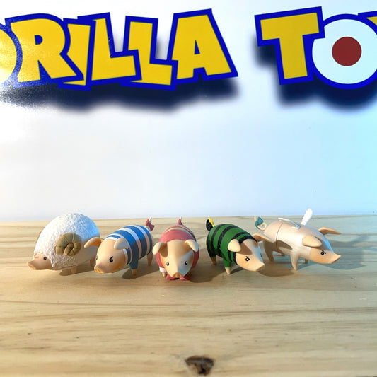 LOT 5 POOGIE PIG FIGURES - Monster Hunter