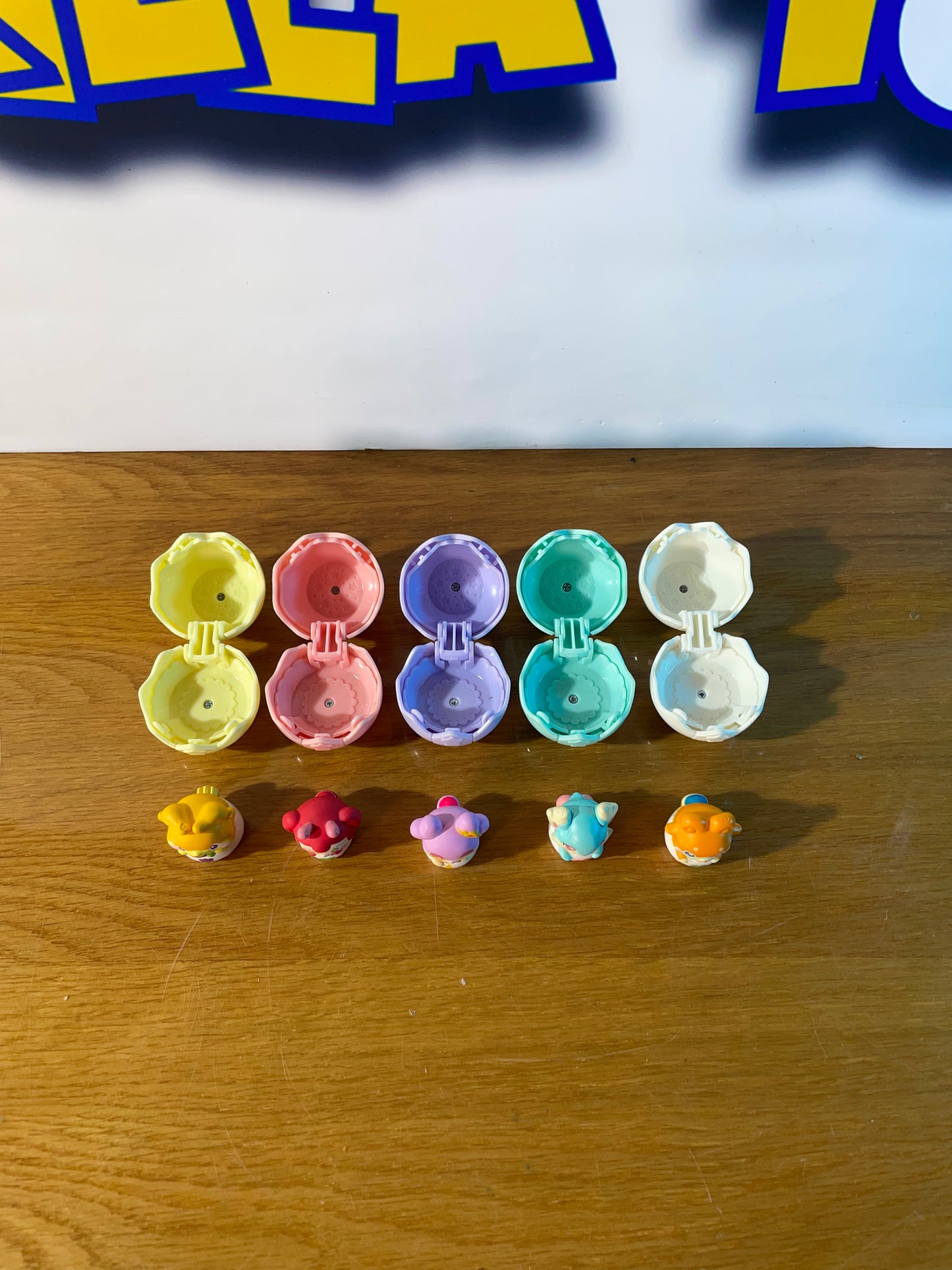 LOT 5 EGGS - Cocotoma Series Figures
