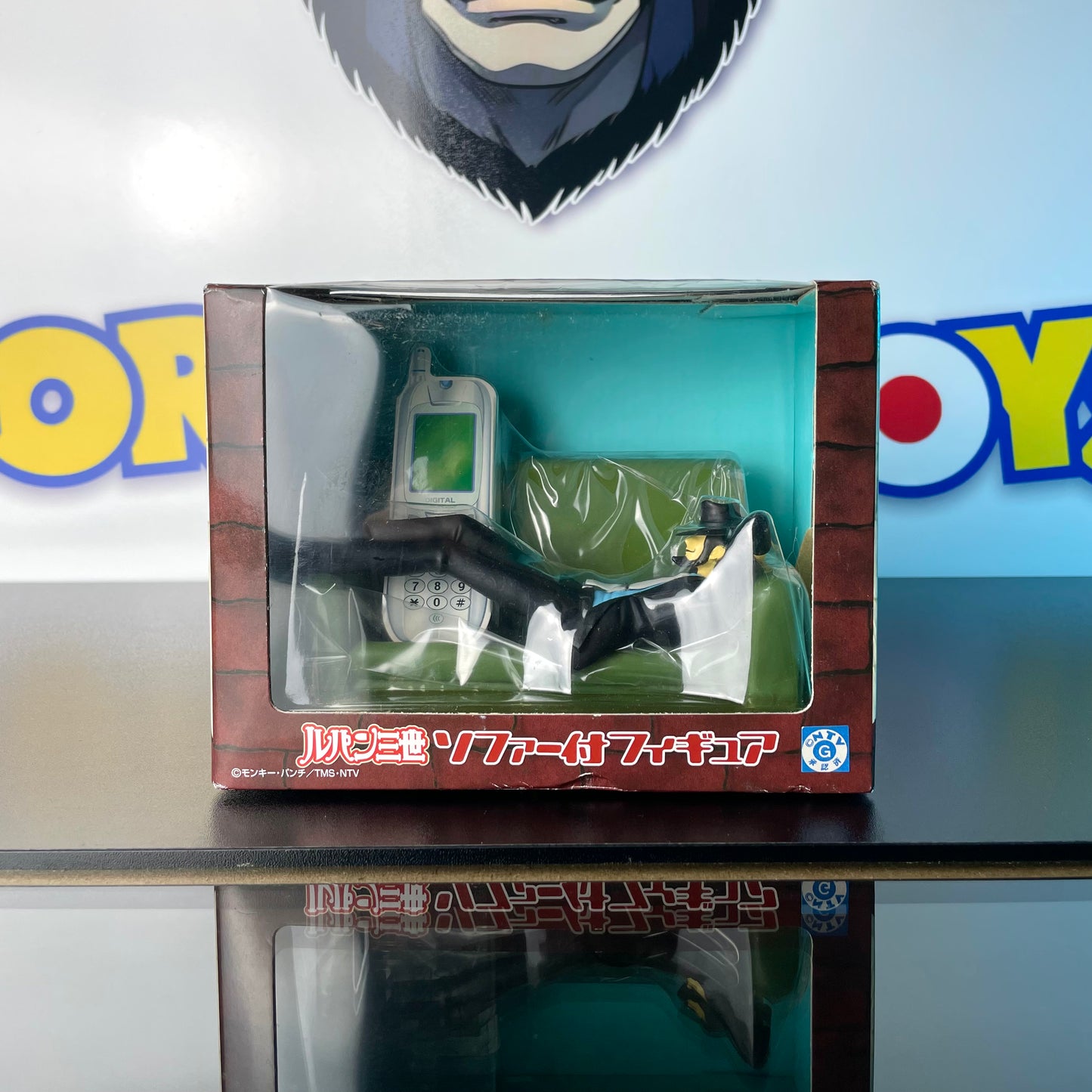 DAISUKE JIGEN - A Figure With Sofa - Lupin The 3rd