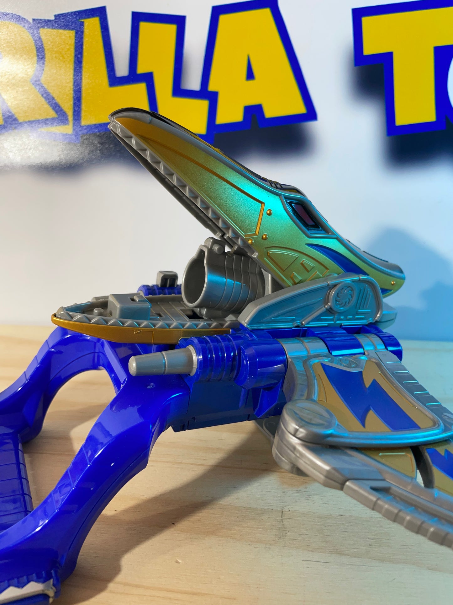 DX ZANDER THUNDER PTERA GOLD SHIELD - Dino Charge Kyoryuger - Power Rangers