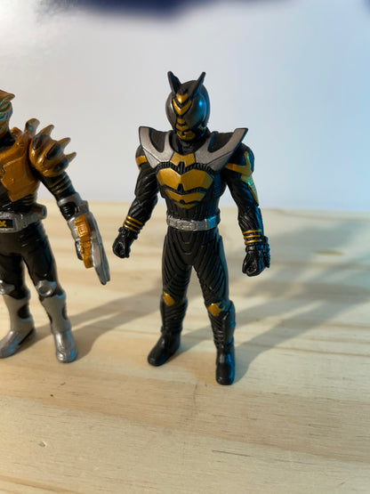 LOT FIGURINES - Kamen Rider